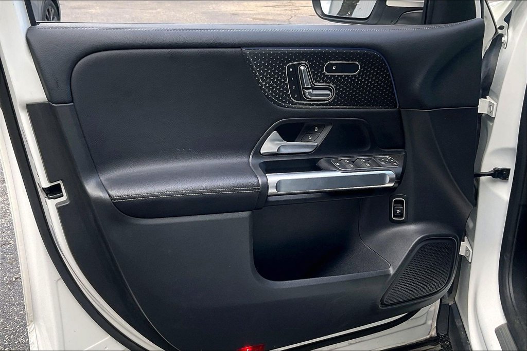 Used 2025 Mercedes-Benz GLB 250 image 2