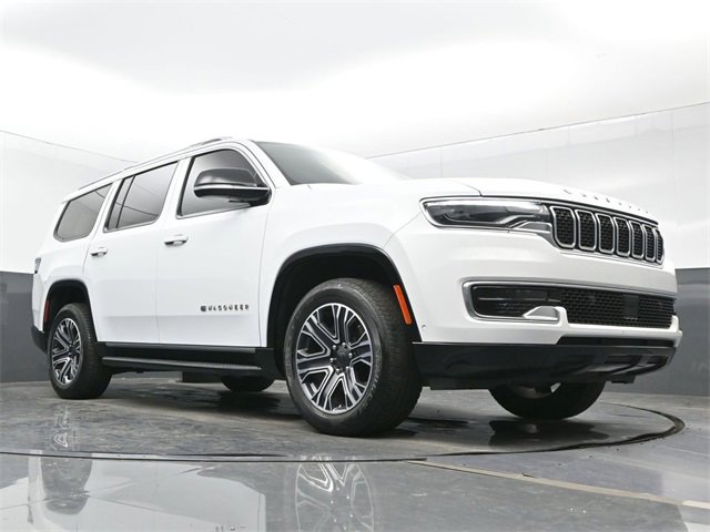 Used 2024 Jeep Wagoneer Base w/ Premium Group I image 29