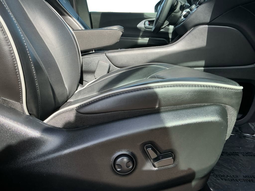 Used 2025 Chrysler Pacifica Limited image 19