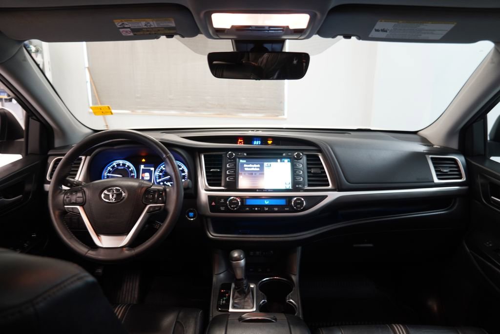 Used 2018 Toyota Highlander SE image 20