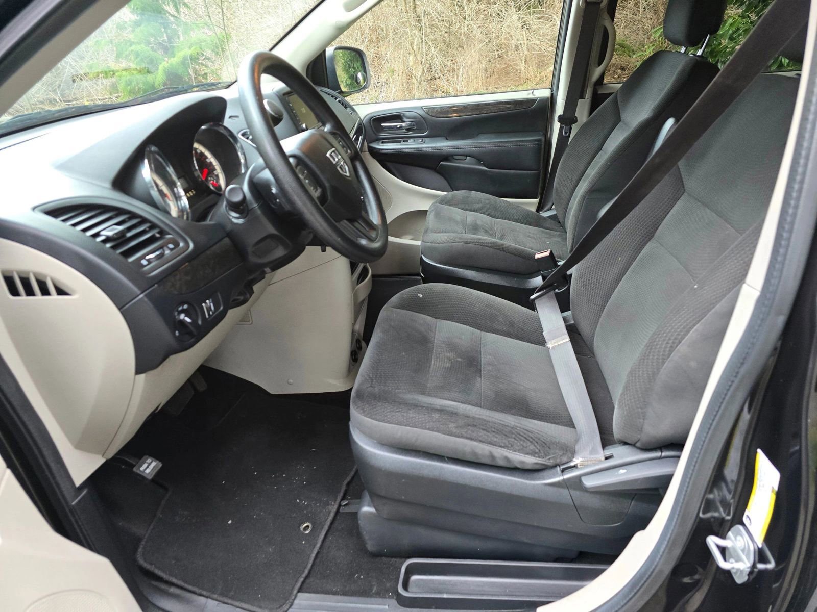 Used 2018 Dodge Grand Caravan SE image 21