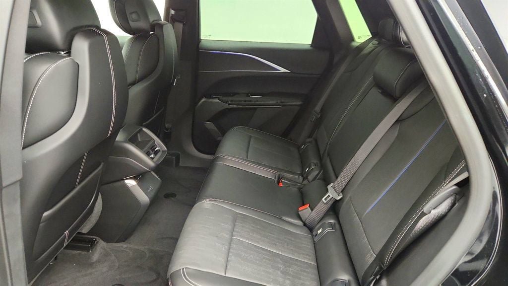 Used 2024 Cadillac Lyriq Luxury RWD image 19