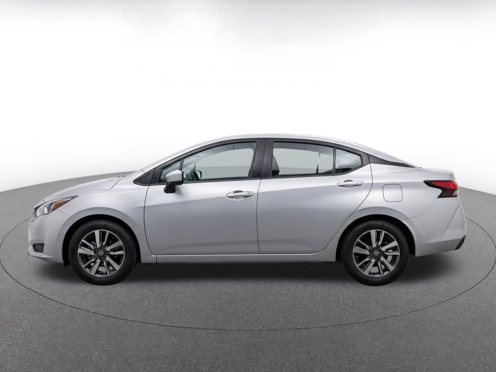 Used 2025 Nissan Versa SV FWD image 4