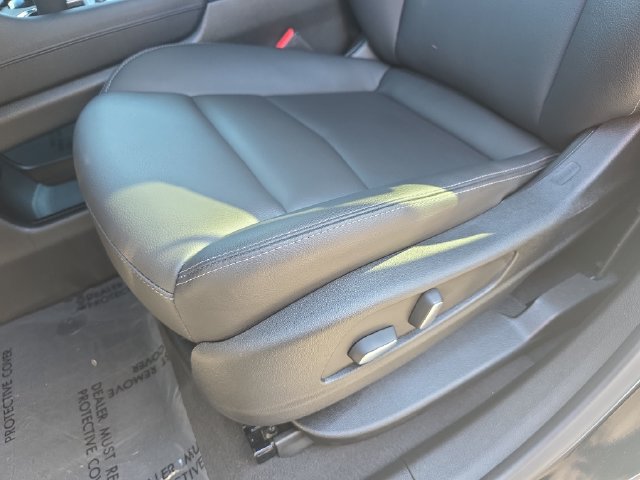 Certified 2024 Cadillac XT5 Luxury w/ LPO, Floor Liner Package AWD/4WD image 29