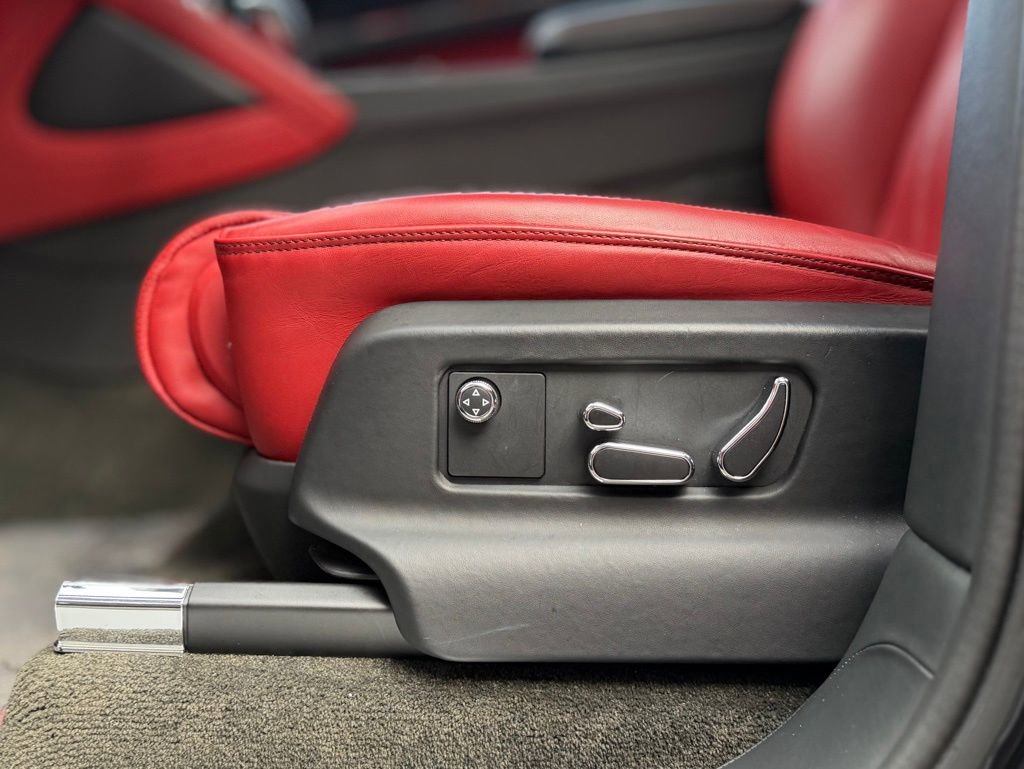 Used 2023 Bentley Bentayga image 25