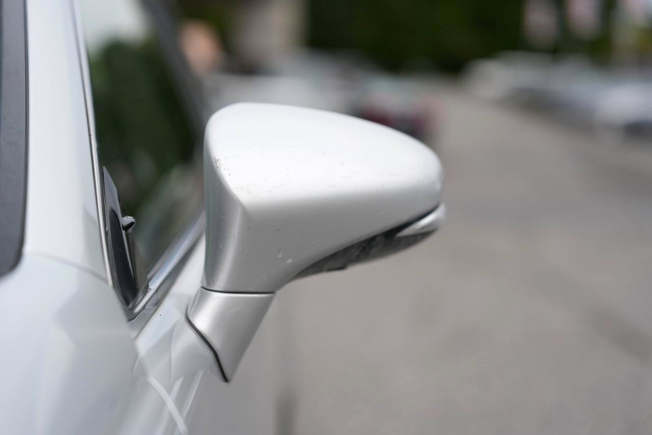 Used 2013 Lexus ES 300h w/ Luxury Pkg FWD image 11