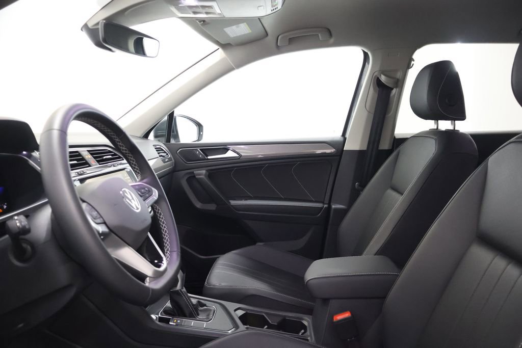 Used 2023 Volkswagen Tiguan SE FWD image 13