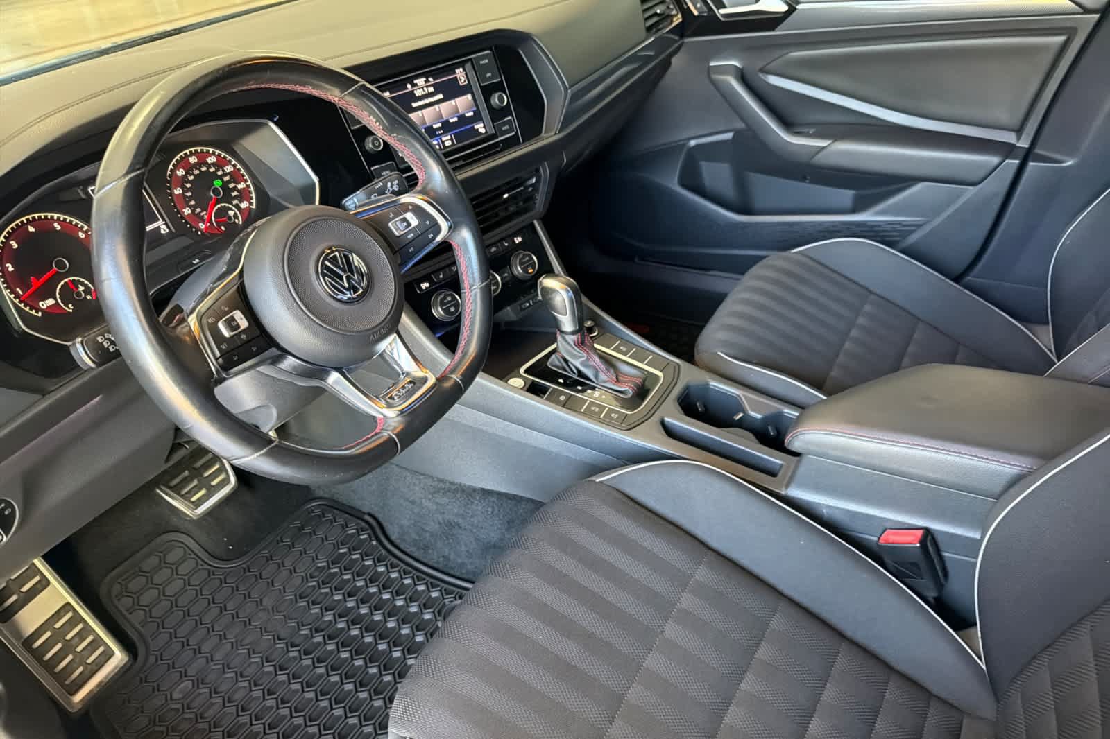 Used 2021 Volkswagen Jetta GLI FWD image 11