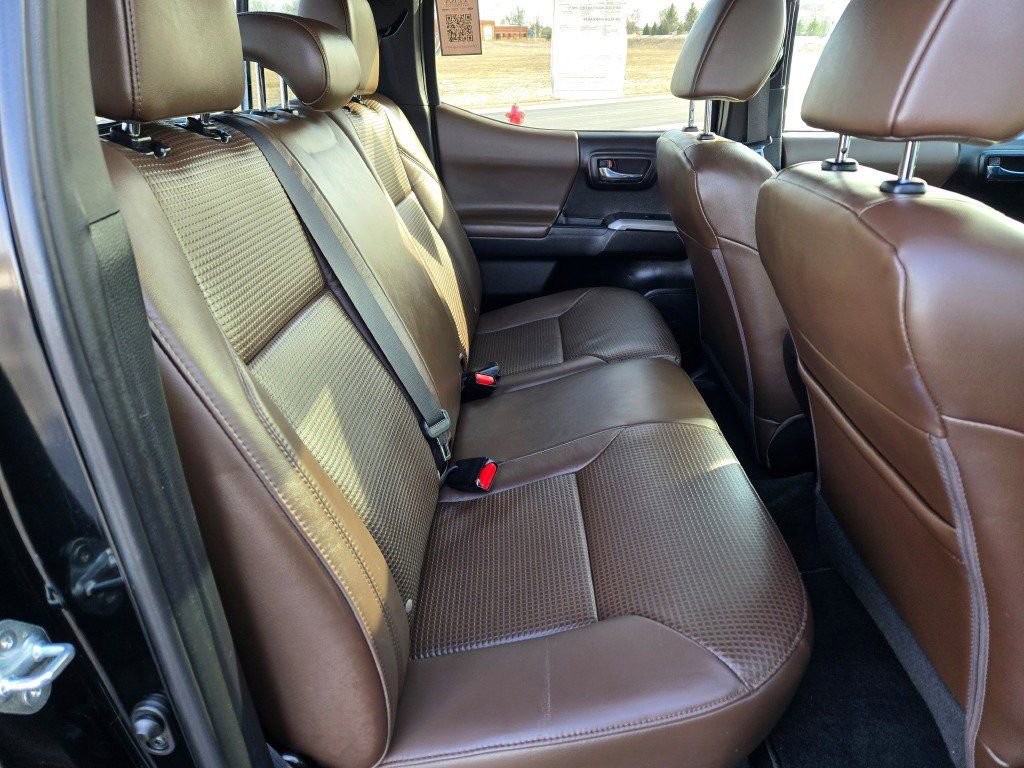 Used 2022 Toyota Tacoma Limited image 8