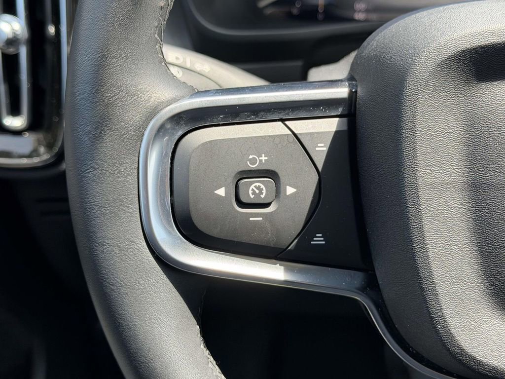 Certified 2025 Volvo XC40 B5 Ultra w/ Climate Package AWD/4WD image 8