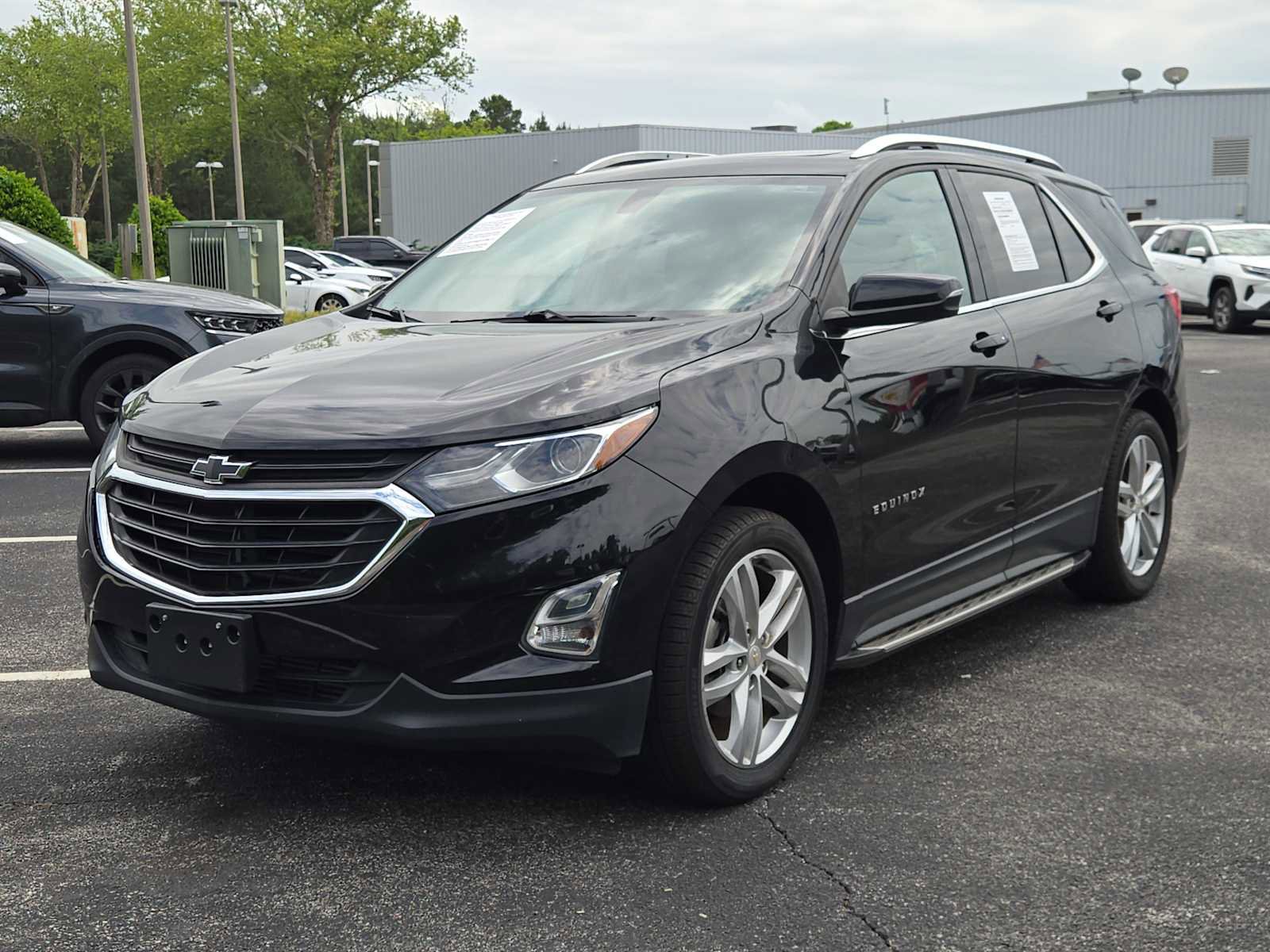 Used 2018 Chevrolet Equinox LT w/ Sun & Infotainment Package FWD image 3