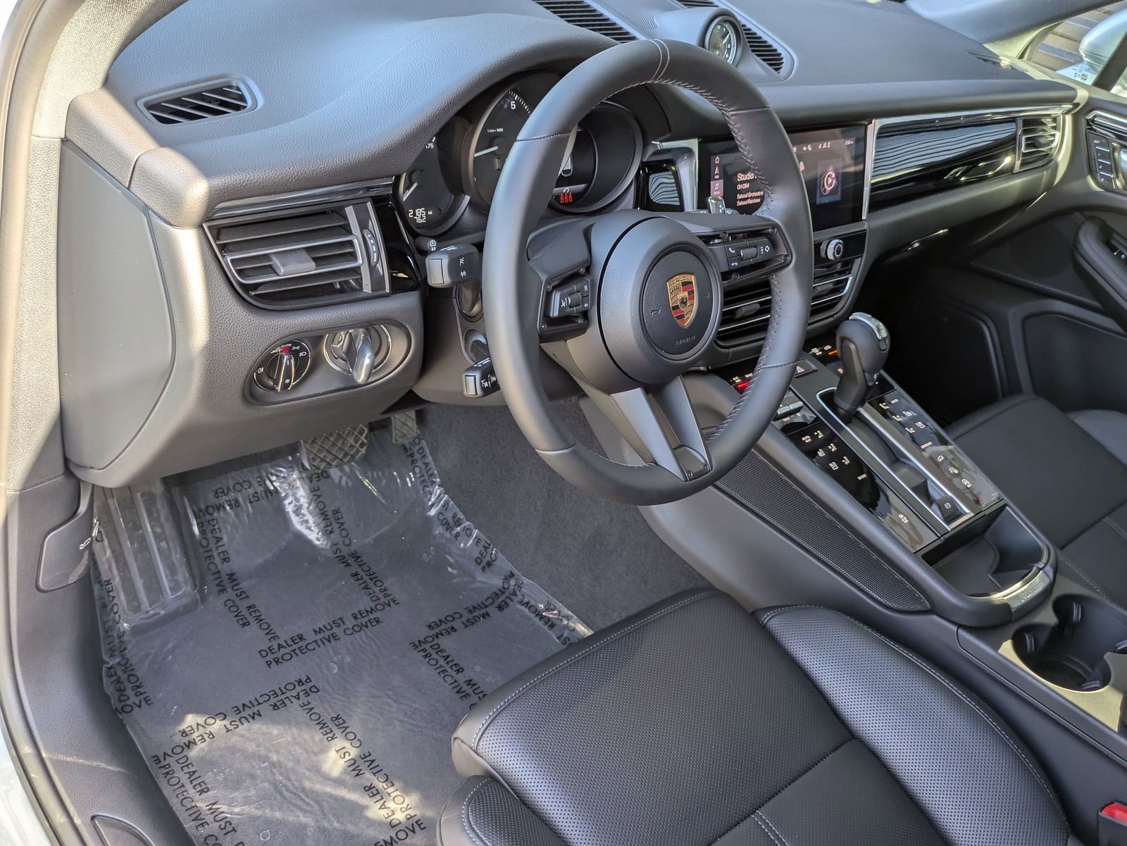 Certified 2026 Porsche Macan image 4