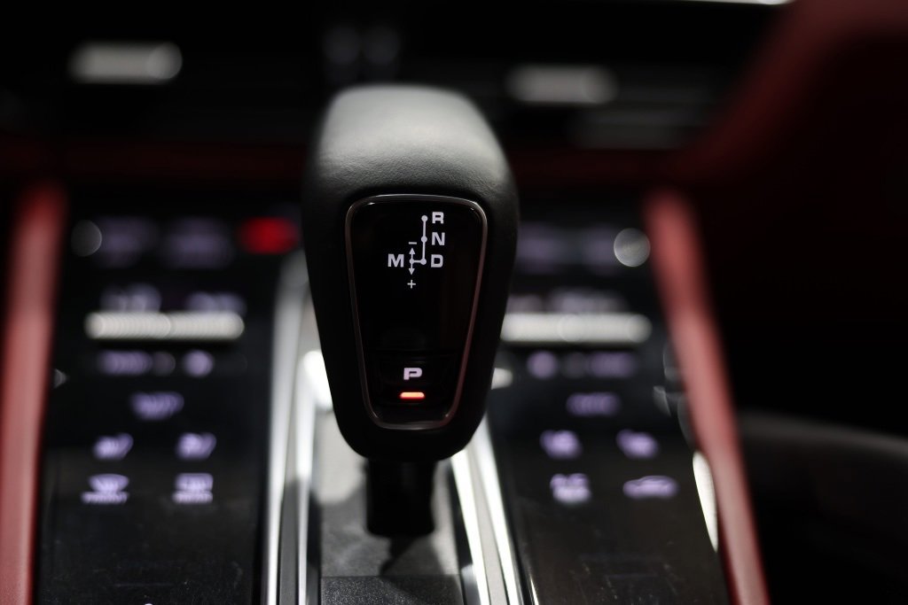 Used 2022 Porsche Cayenne Turbo image 19