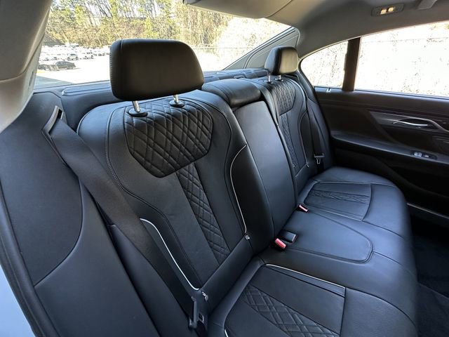 Used 2018 BMW 740e xDrive image 38