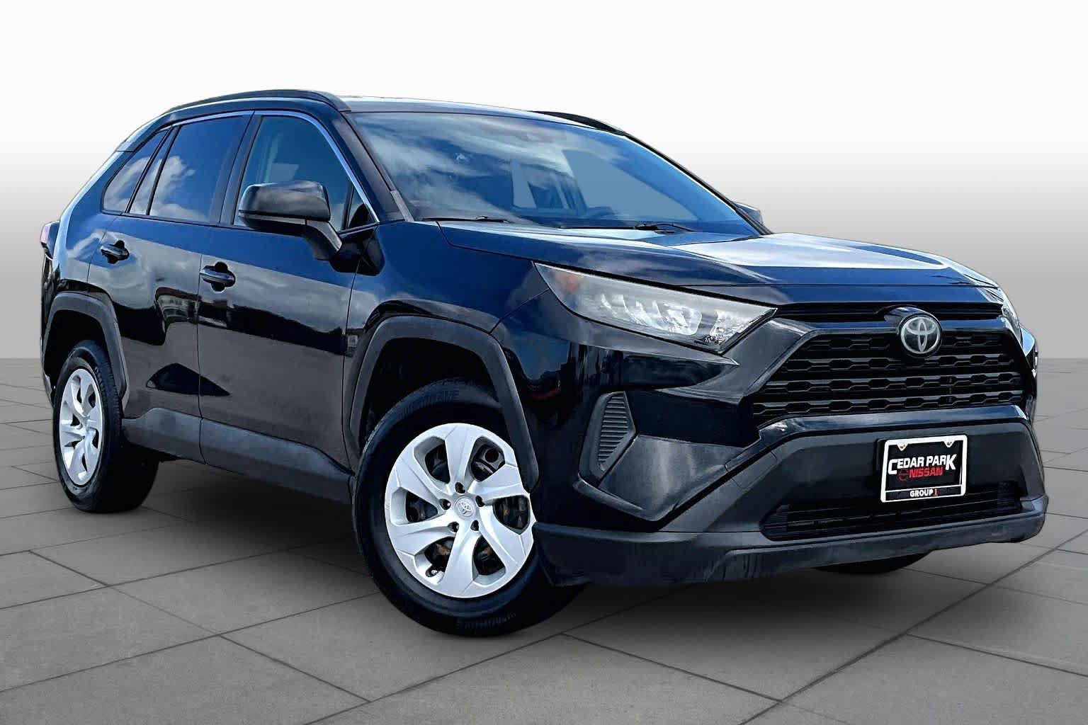 Used 2019 Toyota RAV4 LE w/ Carpet Mat Package FWD image 3