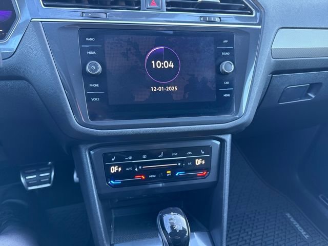 Certified 2022 Volkswagen Tiguan SE R-Line image 24
