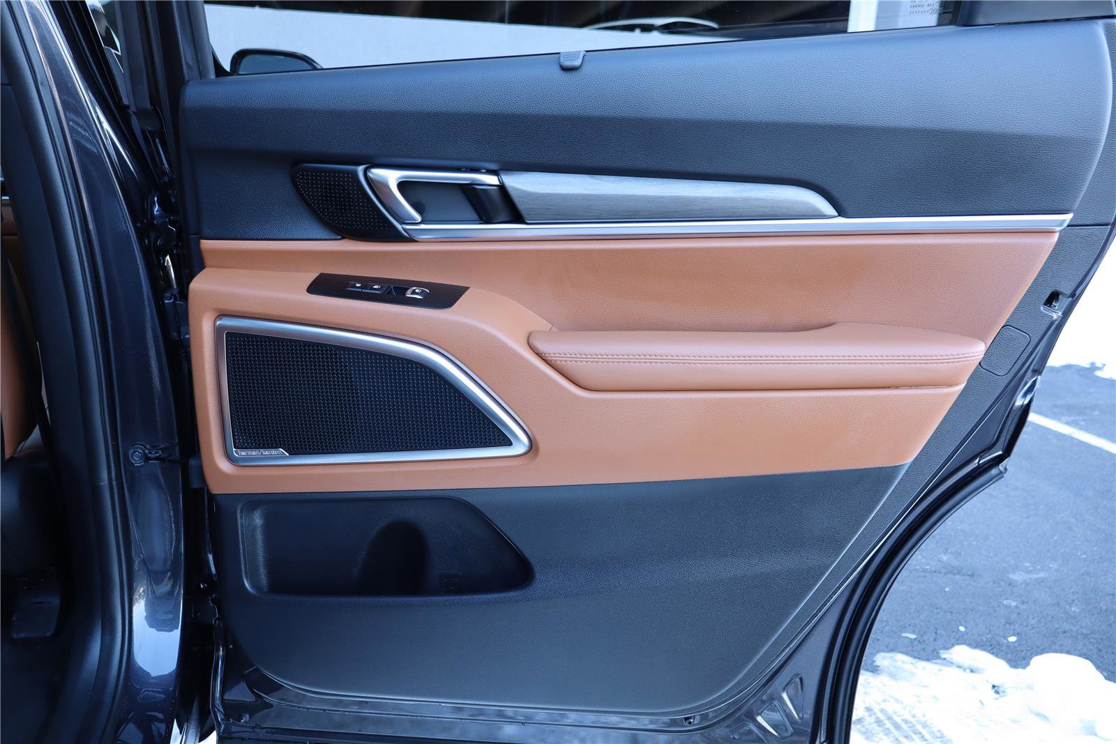 Used 2025 Kia Telluride SX Prestige X-Line image 32