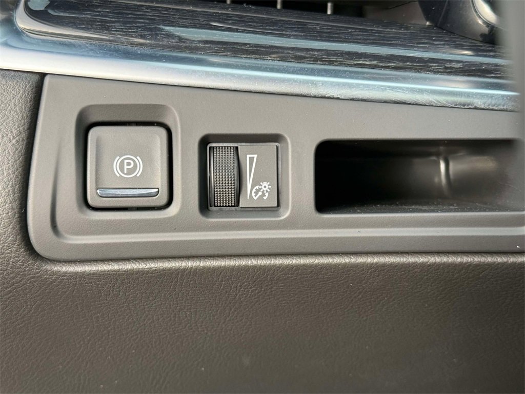 Used 2025 Cadillac XT5 Premium Luxury image 30