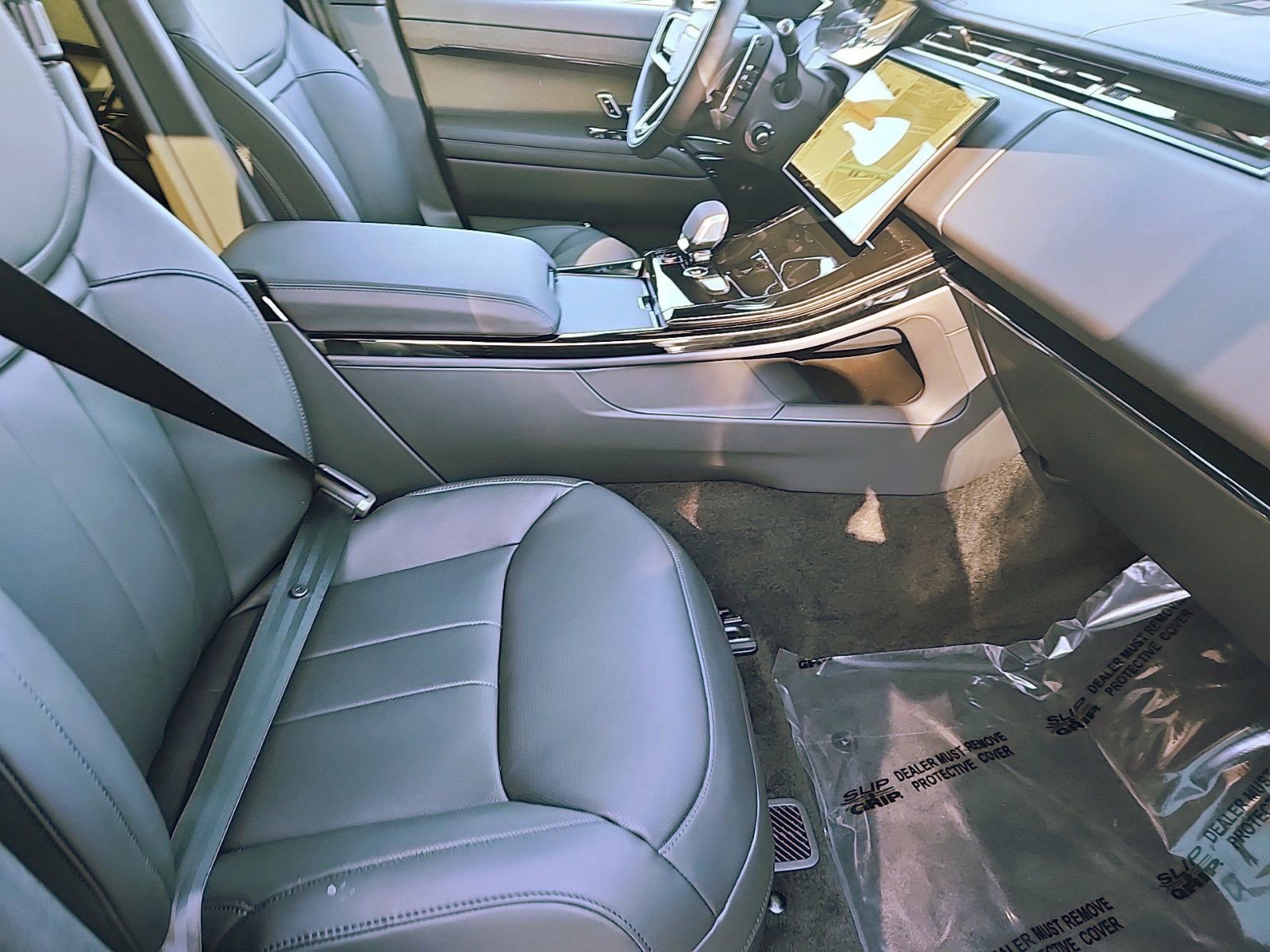 New 2025 Land Rover Range Rover Sport Dynamic SE image 3