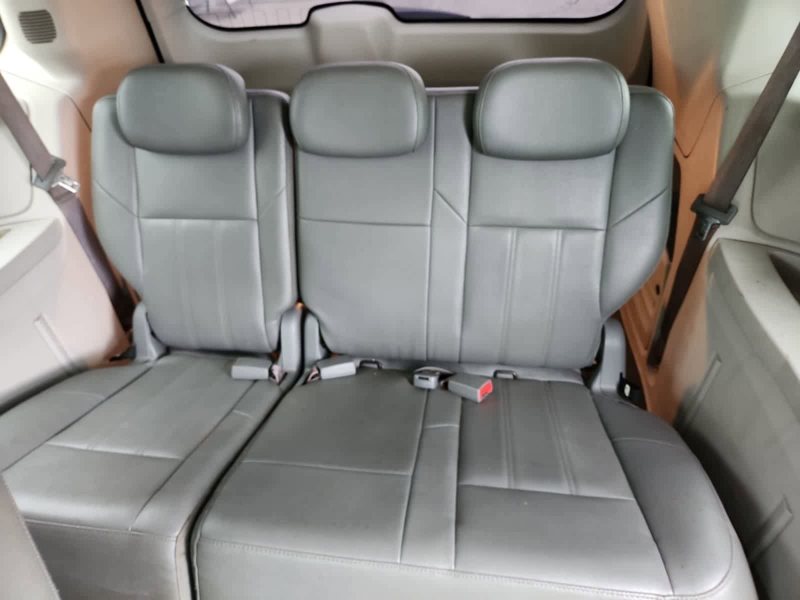 Used 2008 Chrysler Town & Country Touring FWD image 26