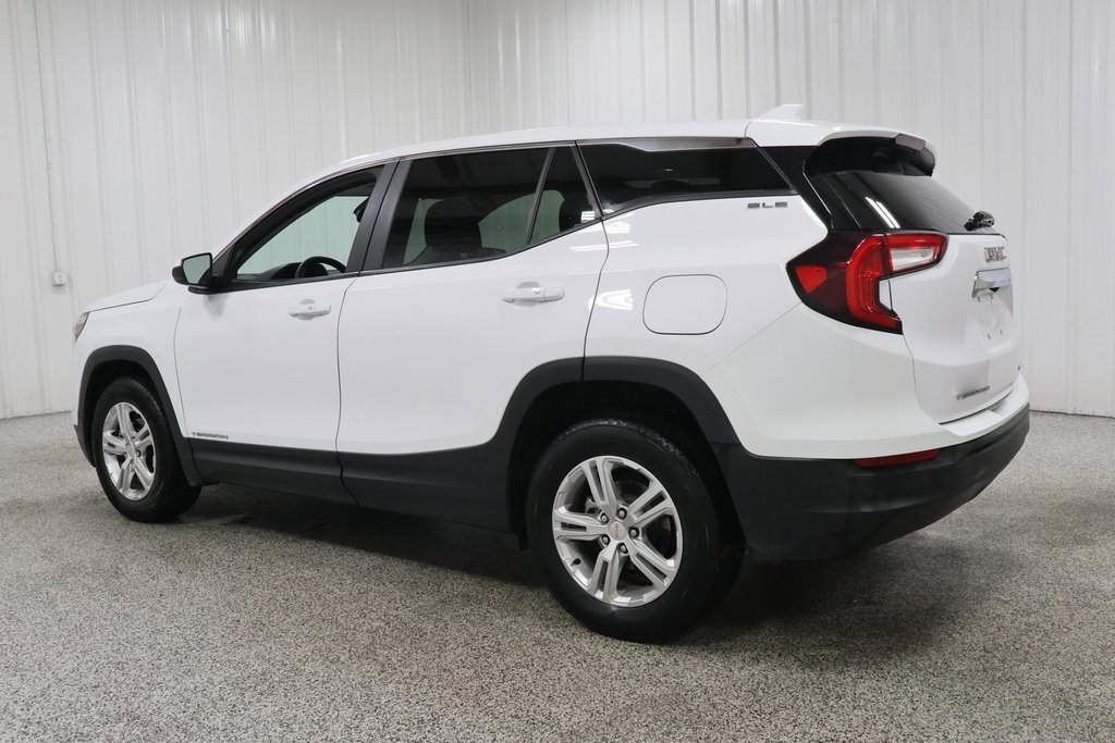 Used 2024 GMC Terrain SLE image 4