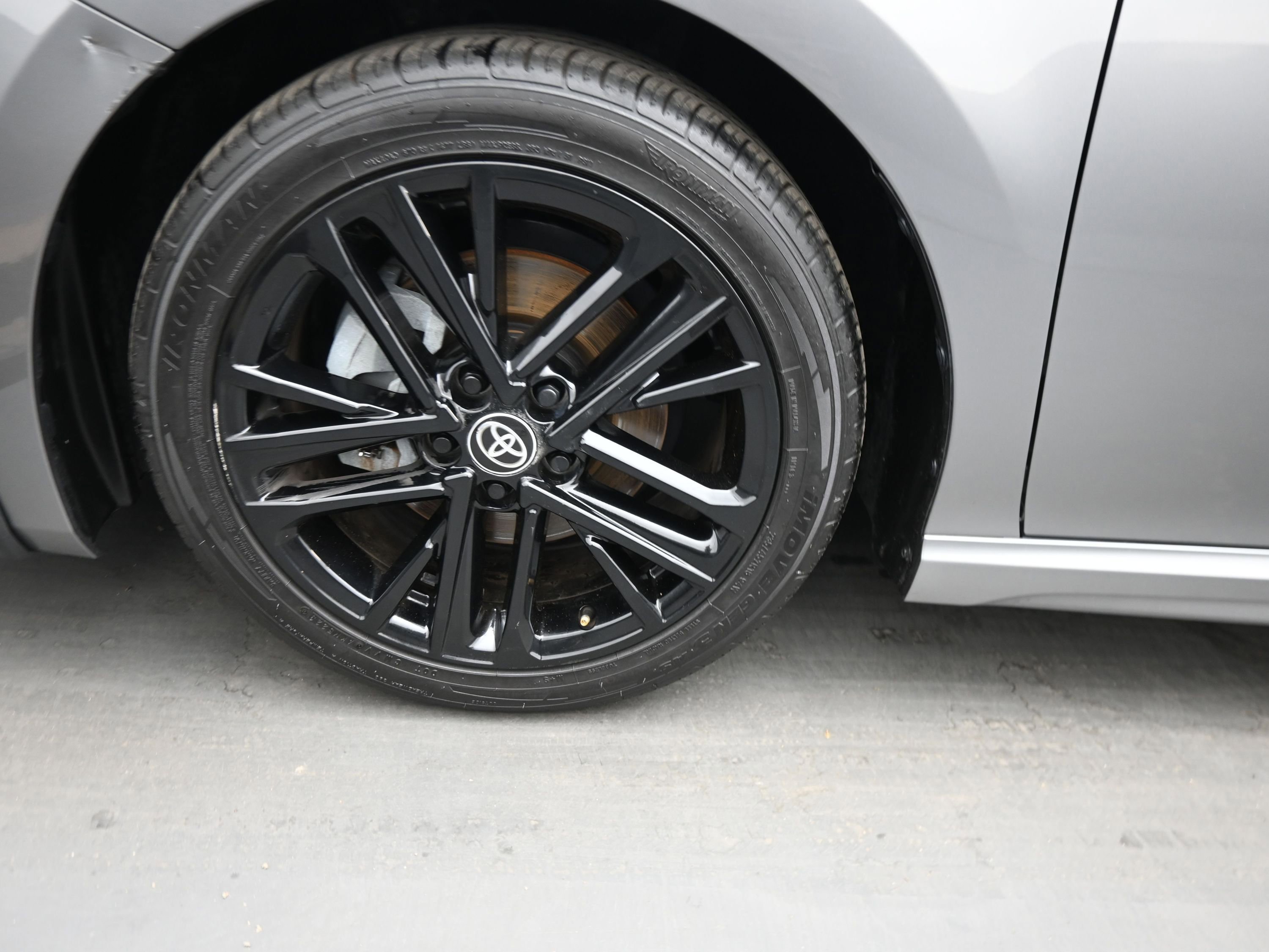 Used 2025 Toyota Camry SE FWD image 11