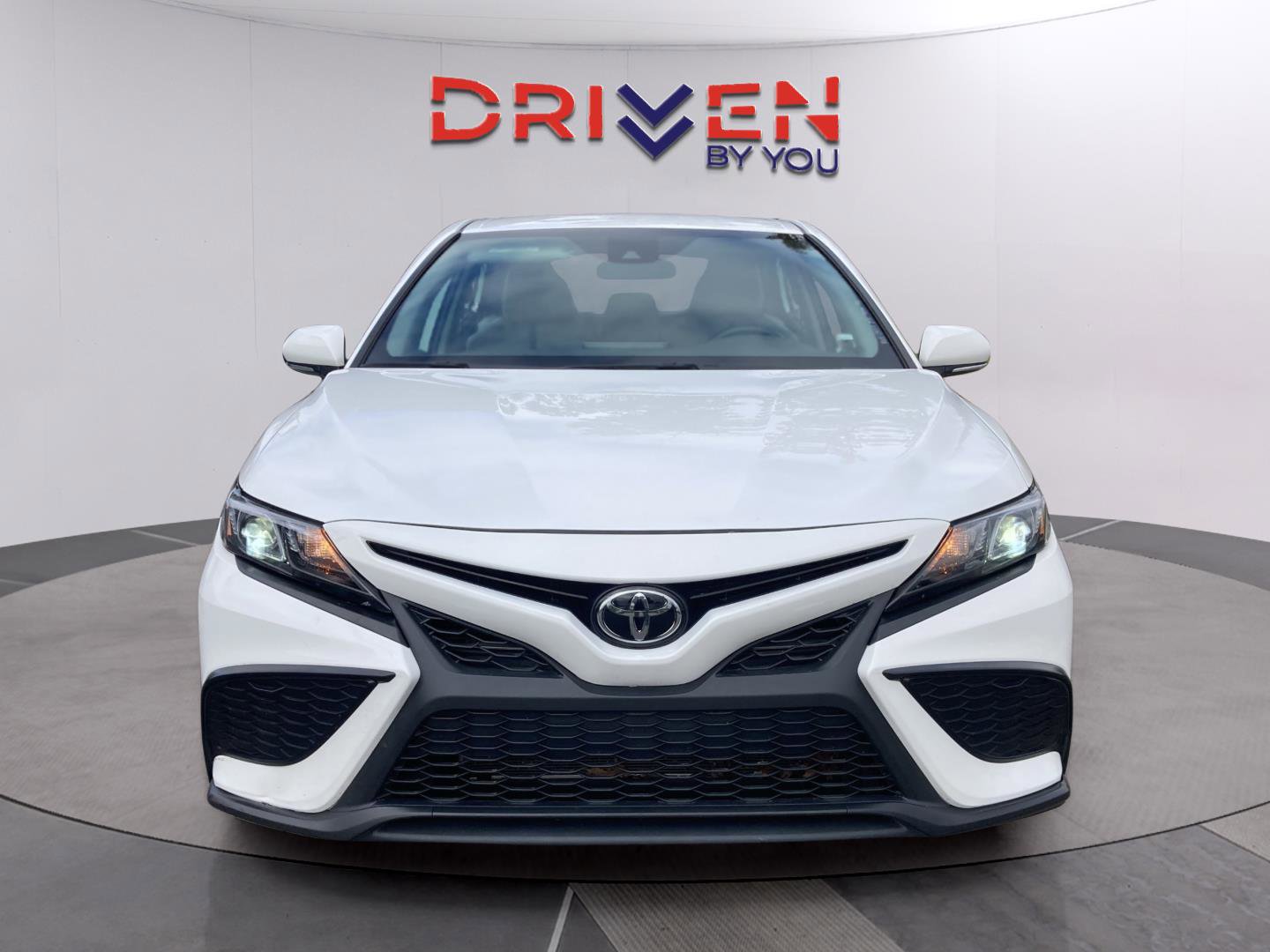 Used 2024 Toyota Camry SE image 9
