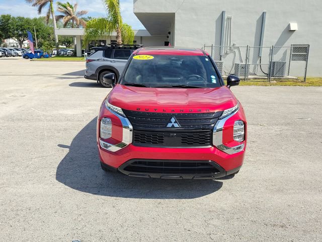 Used 2024 Mitsubishi Outlander SE FWD image 2