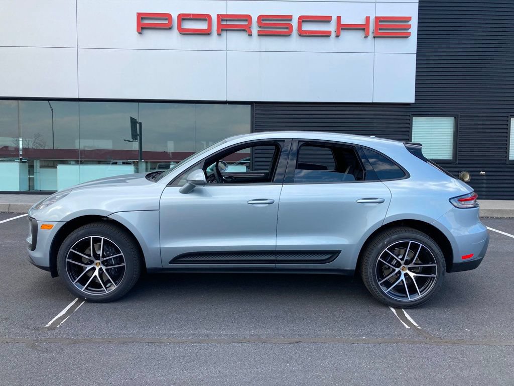Used 2025 Porsche Macan AWD/4WD image 2