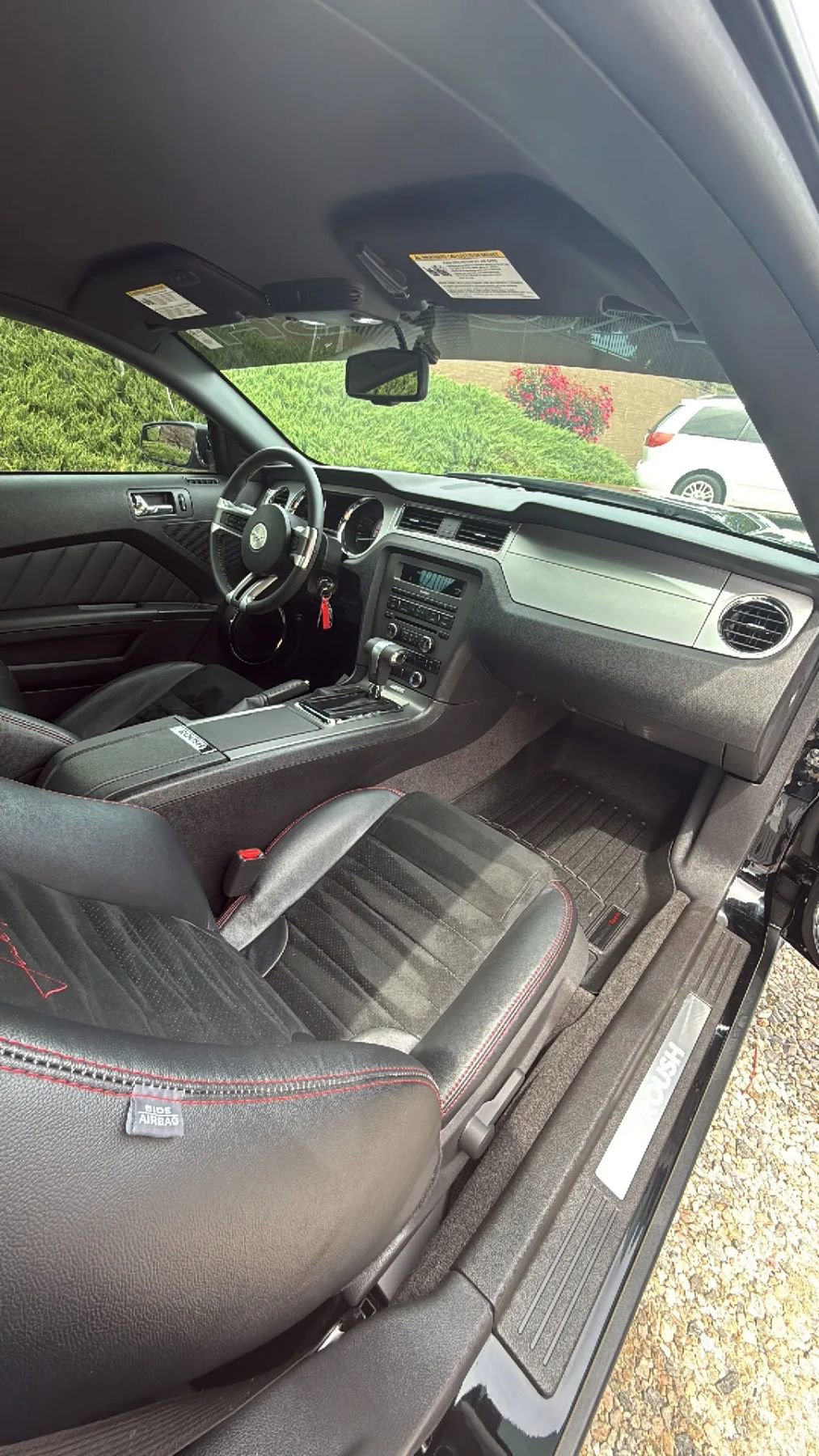 Used 2012 Ford Mustang GT Premium w/ HID Headlamps & Security Pkg RWD image 37