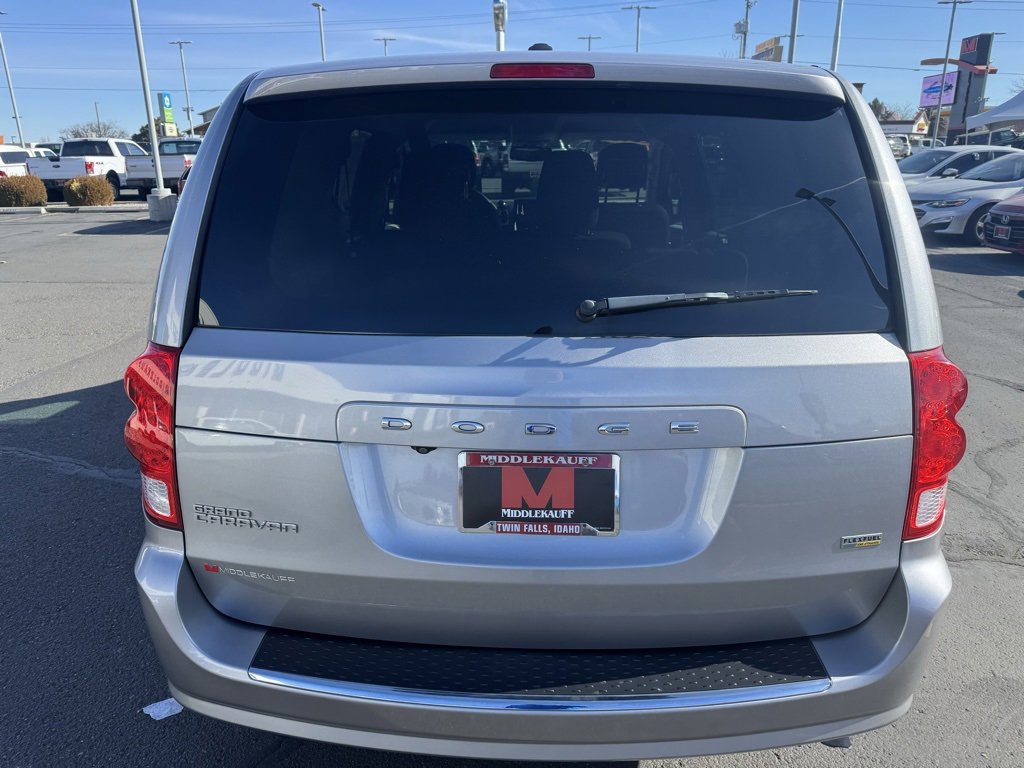 Used 2018 Dodge Grand Caravan SE w/ UConnect Hands-Free Group image 4