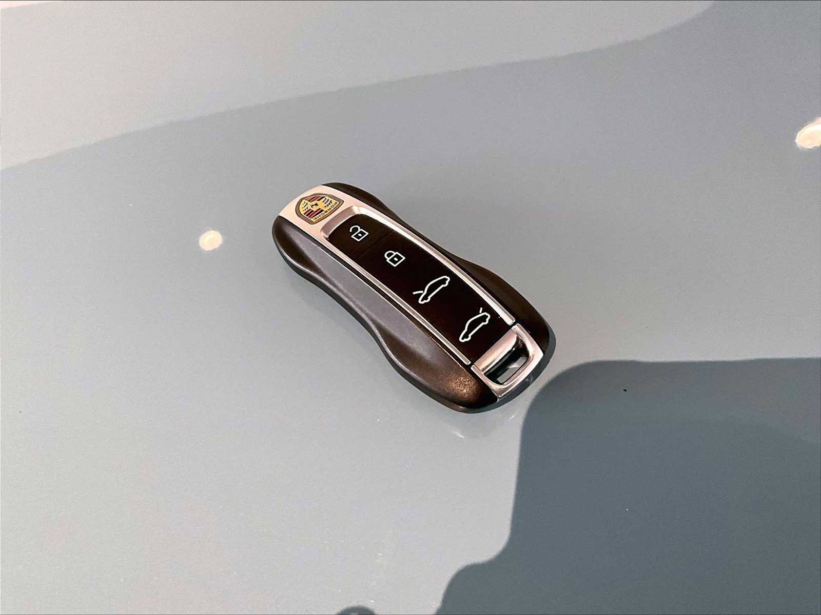 Used 2022 Porsche Taycan 4S image 34