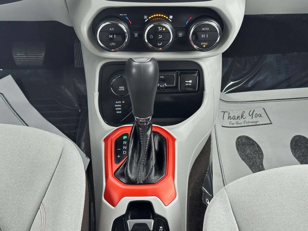 Used 2015 Jeep Renegade Latitude w/ Popular Equipment Group image 22