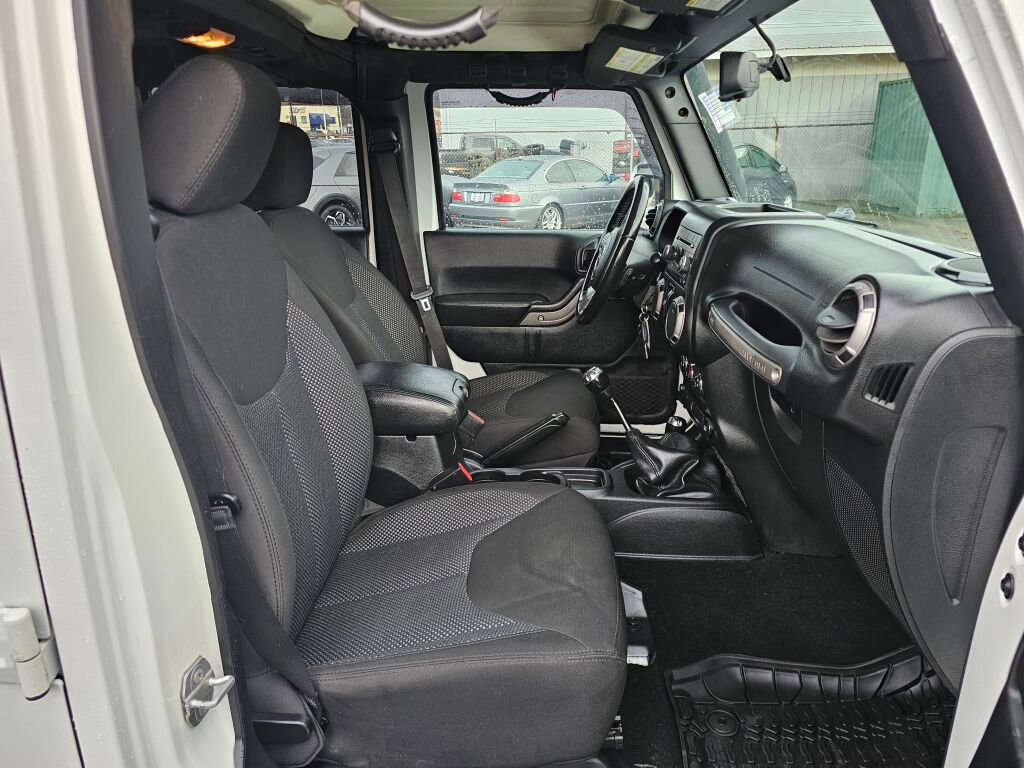 Used 2016 Jeep Wrangler Unlimited Sport image 12