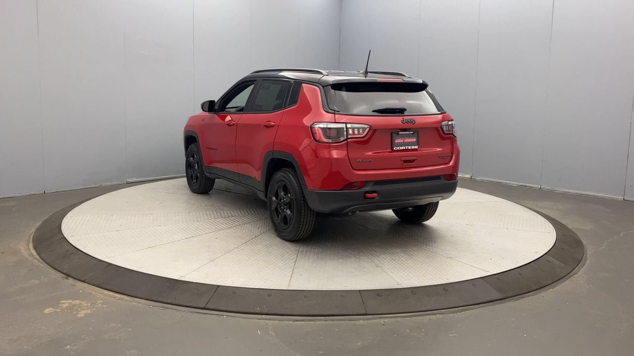 Used 2023 Jeep Compass Trailhawk w/ Trailhawk Convenience Group AWD/4WD image 3