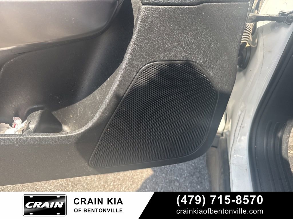 Used 2019 Jeep Cherokee Latitude w/ Popular Appearance Group FWD image 11