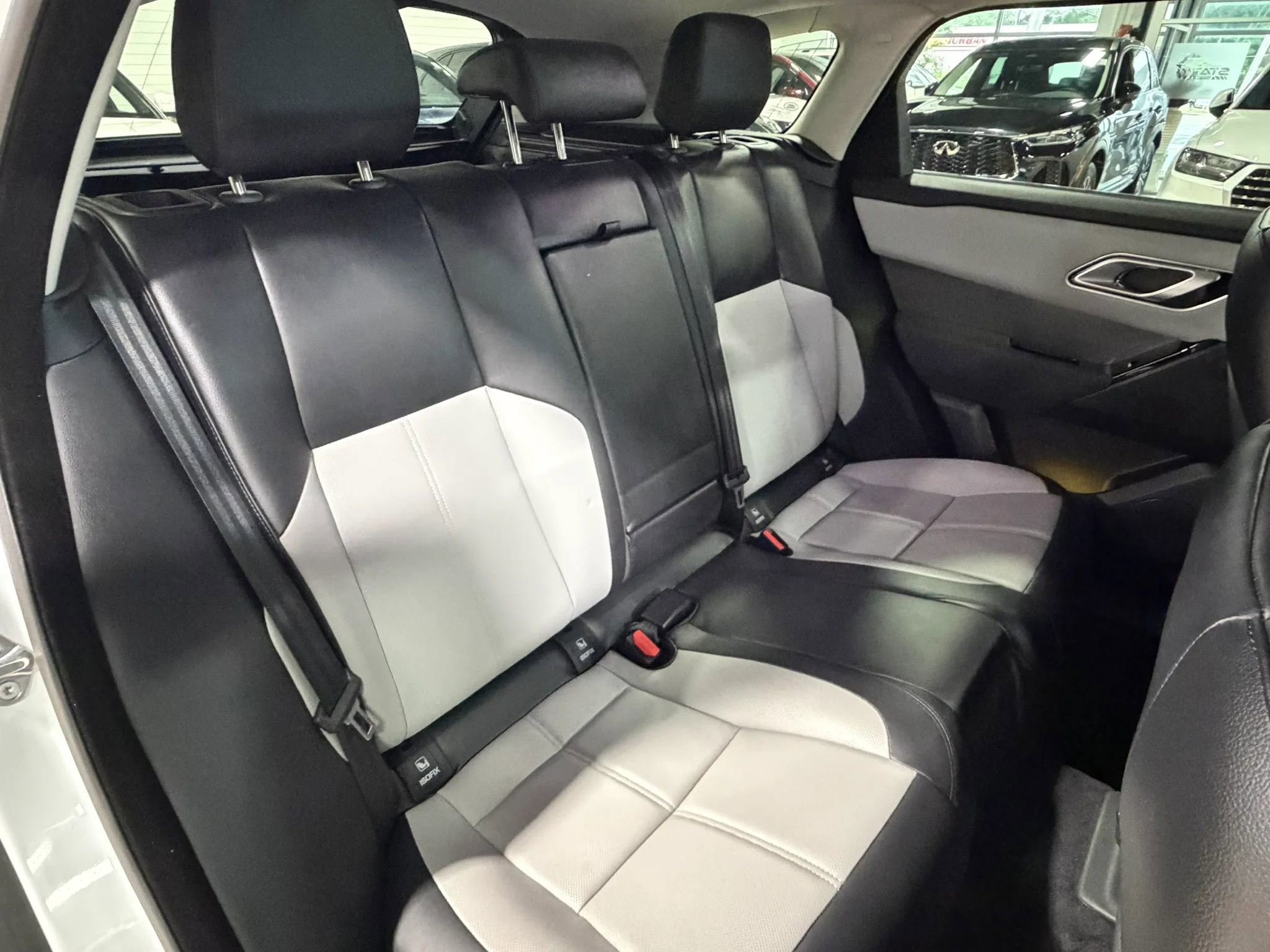 Used 2025 Land Rover Range Rover Velar Dynamic SE AWD/4WD image 28