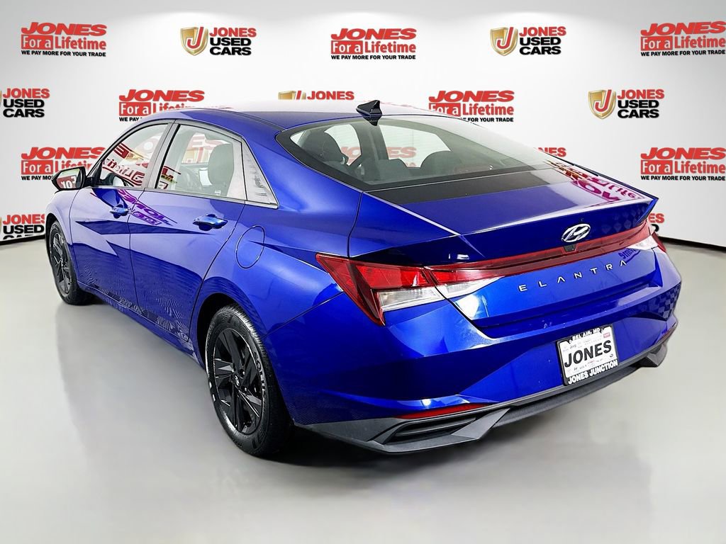 Certified 2021 Hyundai Elantra SEL w/ Convenience Package image 2