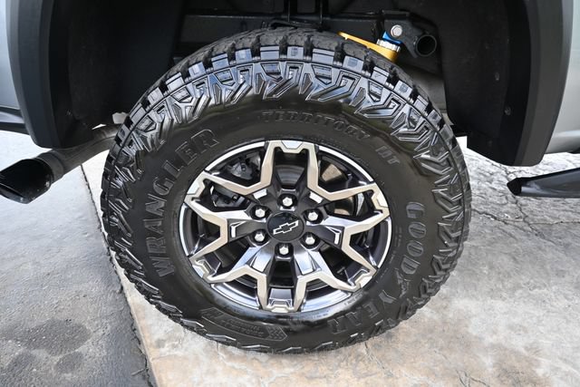 Used 2025 Chevrolet Colorado ZR2 w/ Technology Package AWD/4WD image 12