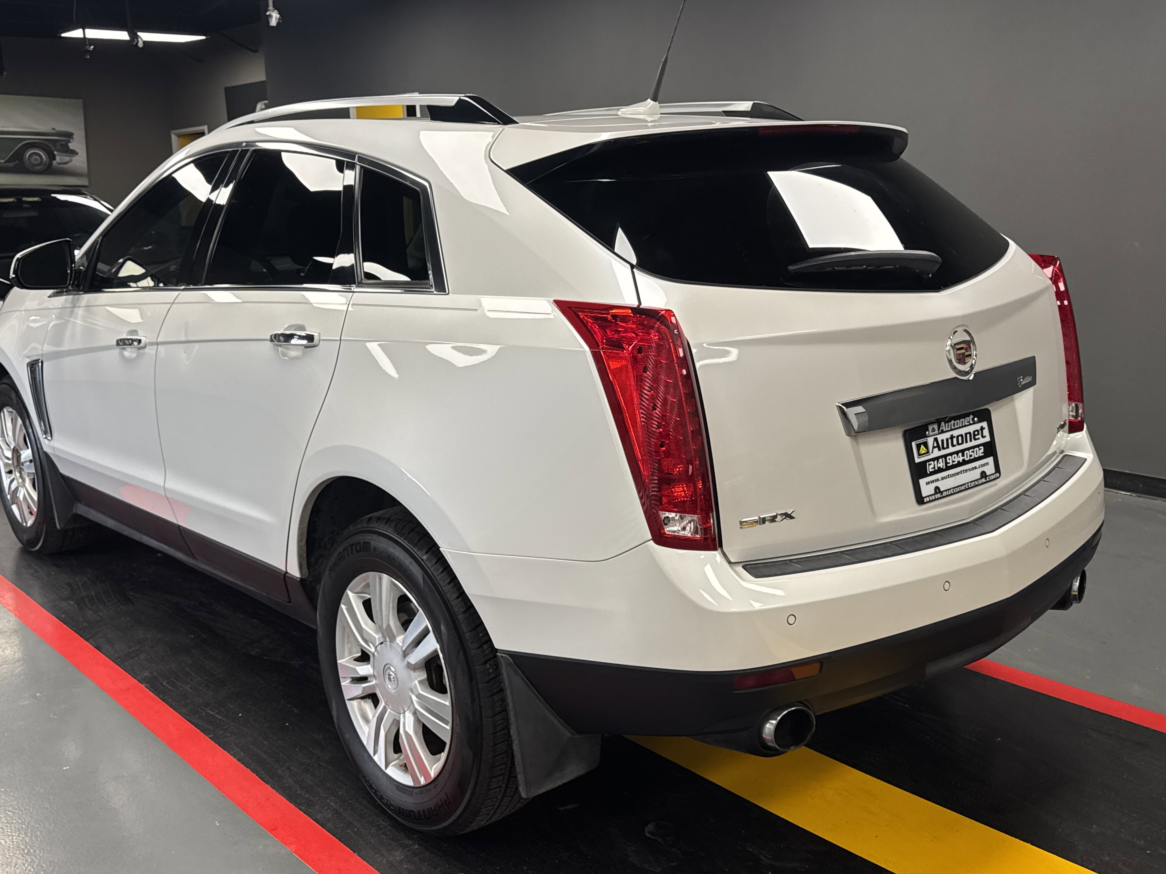 Used 2014 Cadillac SRX Luxury w/ Driver Awareness Package FWD image 4