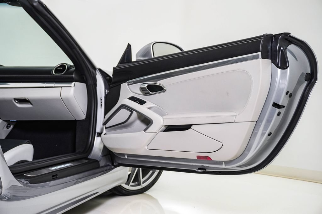 Used 2024 Porsche 718 Boxster RWD image 19