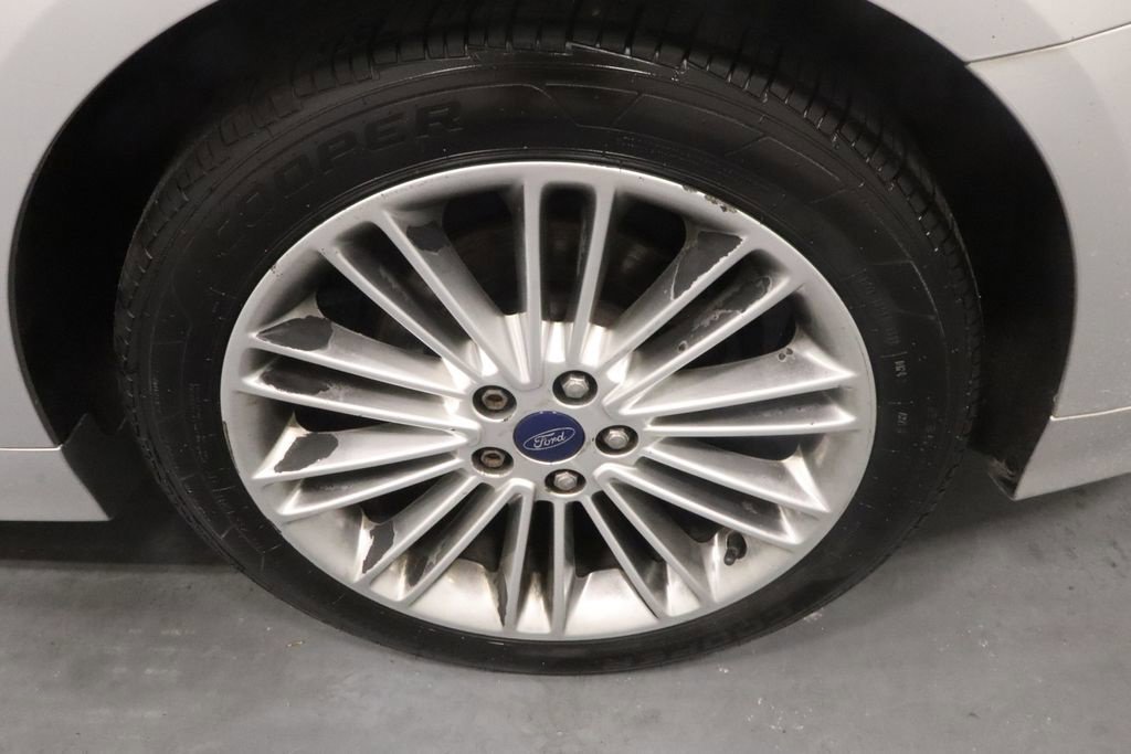 Used 2016 Ford Fusion SE w/ Equipment Group 202A FWD image 24