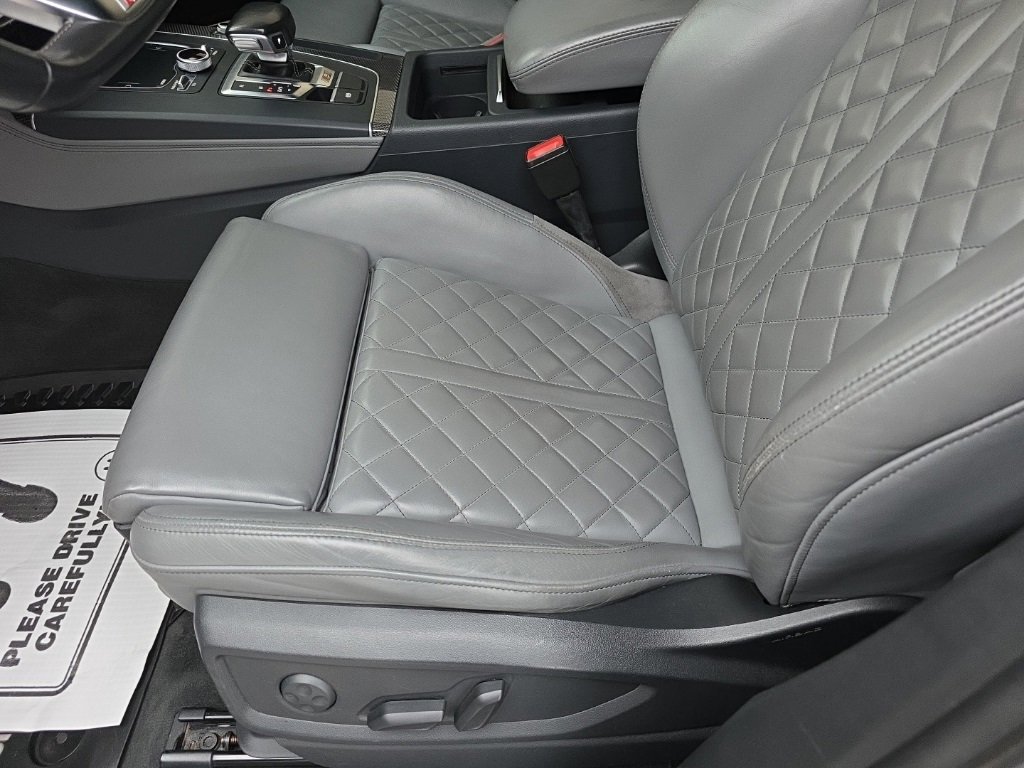 Used 2018 Audi SQ5 Premium Plus w/ Navigation Package image 2