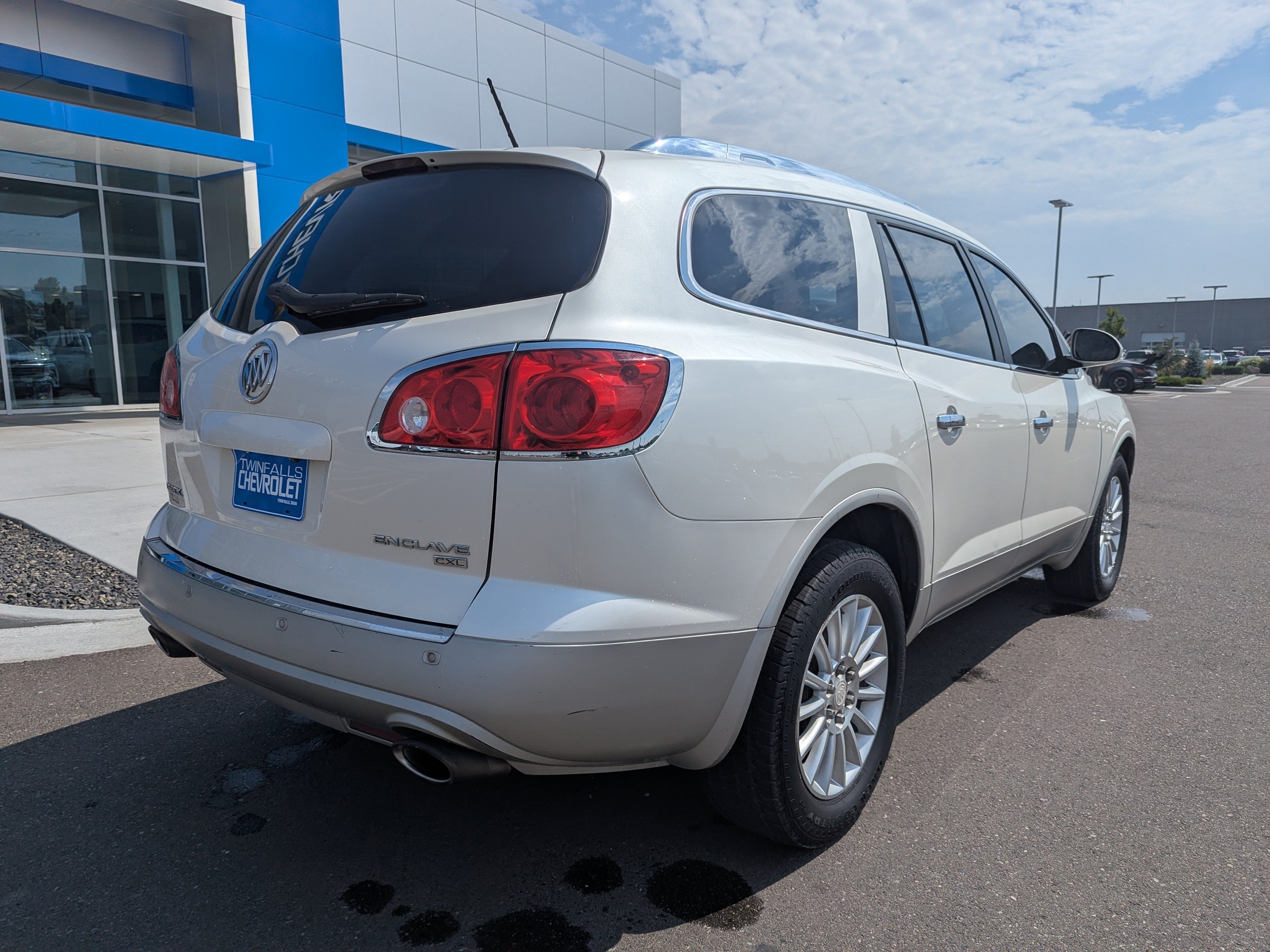 Used 2011 Buick Enclave CXL AWD/4WD image 32