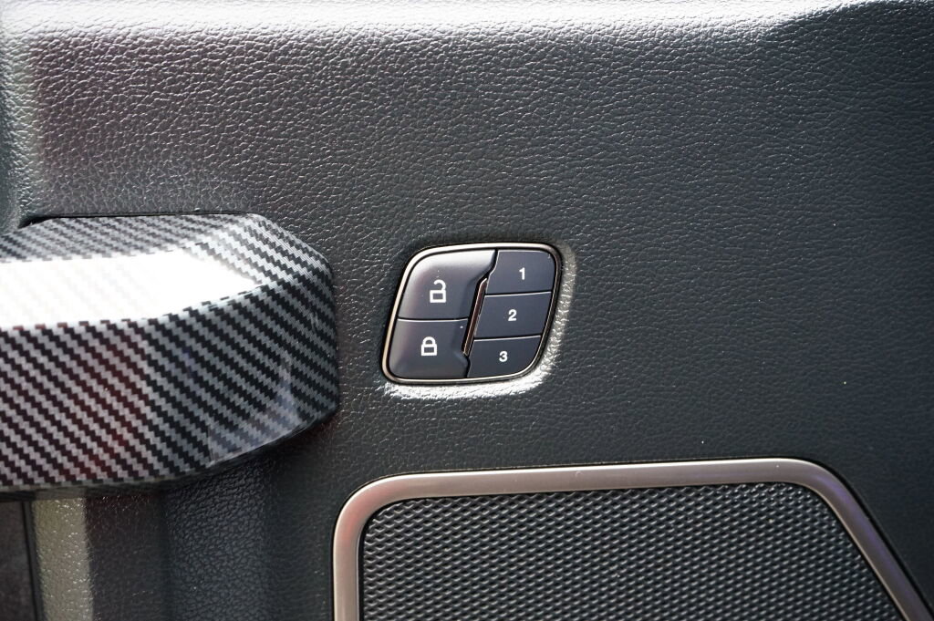 Used 2018 Ford F150 Raptor w/ Equipment Group 802A Luxury image 18