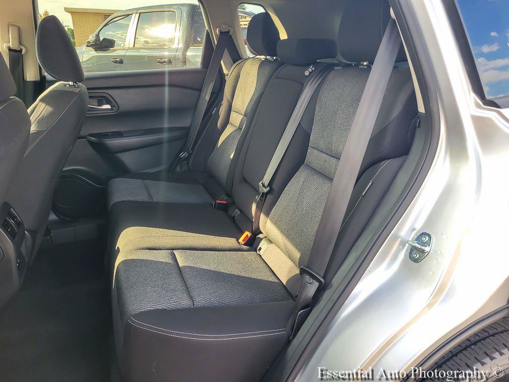Used 2024 Nissan Rogue SV AWD/4WD image 17