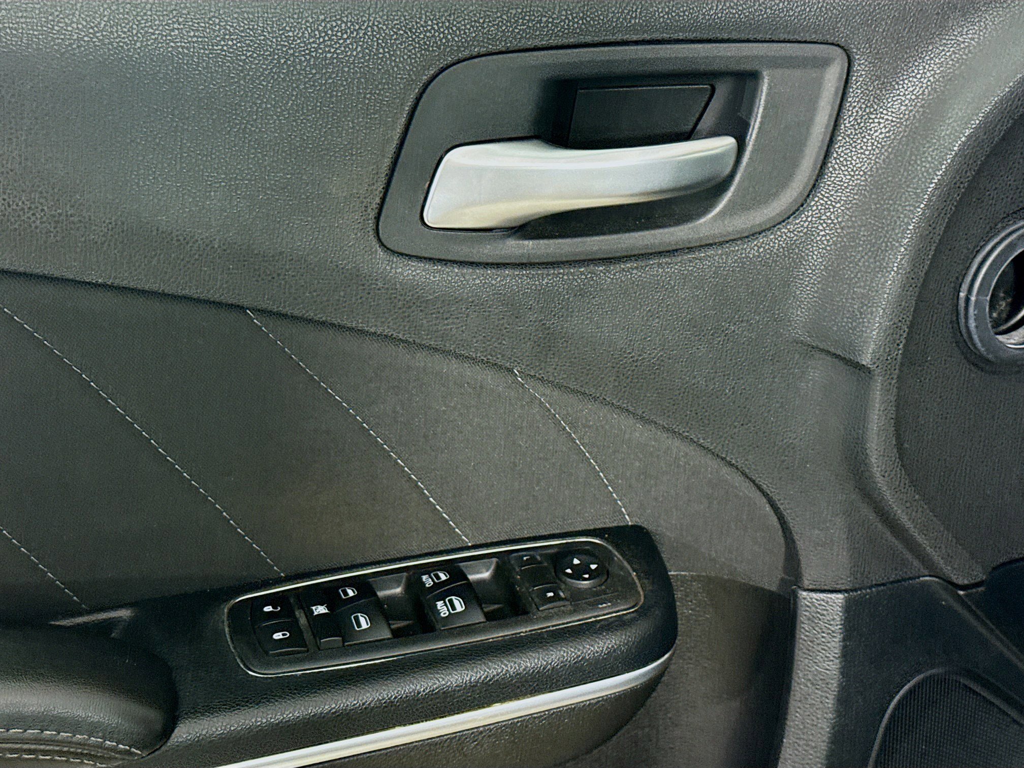 Used 2018 Dodge Charger R/T image 24