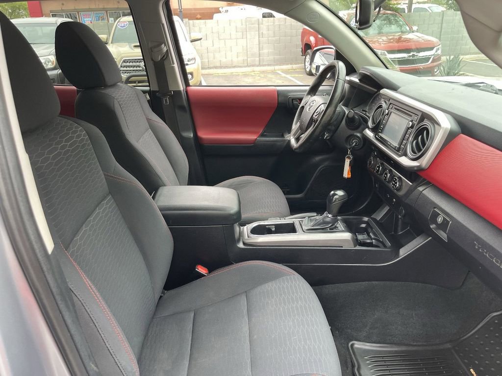 Used 2016 Toyota Tacoma SR5 w/ SR5 Appearance Package (SN) AWD/4WD image 12