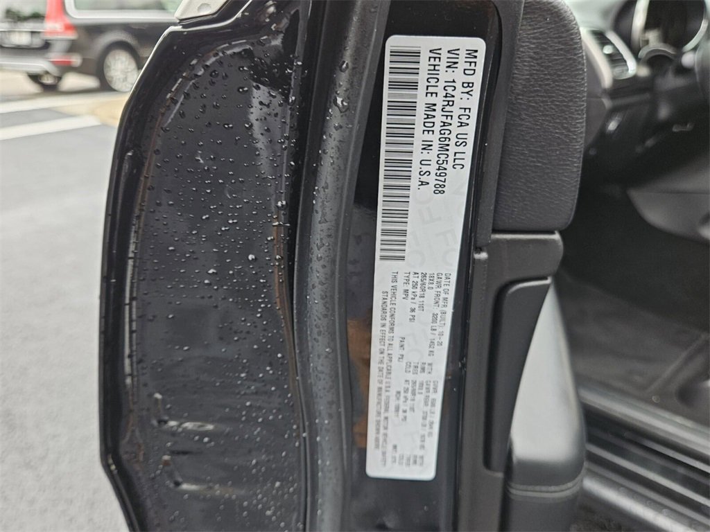 Used 2021 Jeep Grand Cherokee Laredo image 25