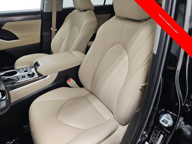Used 2024 Toyota Highlander Limited AWD/4WD image 16